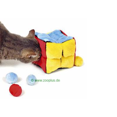 Trixie Stuffed Cube with 4 catnip-filled balls - 14cm long