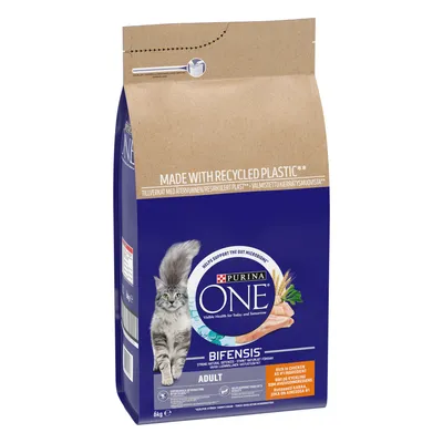 Bag labelled Purina One Bifensis Adult, made with recycled plastic, rich in chicken, supports gut microbiome. Visible image of food ingredients and product information.