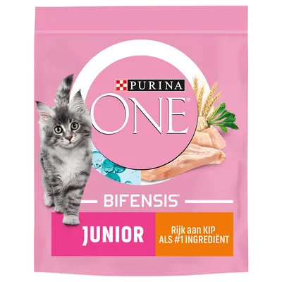 Purina ONE Bifensis Junior kattenvoer, rijk aan kip als #1 ingrediënt. Verpakking toont kitten, stukjes kip, graan en kruiden.