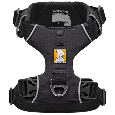 Pettorina nera per cani Ruffwear, taglia S, con fibbie in plastica, anello in metallo e logo Ruffwear visibile sul davanti.