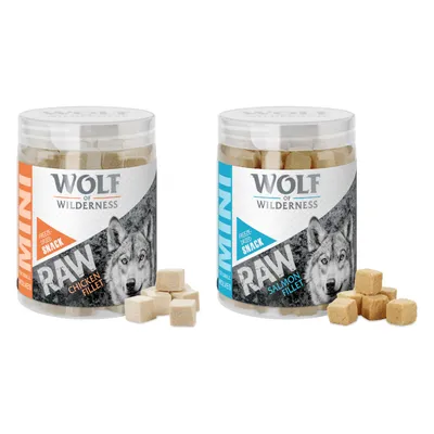Výhodné balení Wolf of Wilderness - RAW snack (mrazem sušený) - mix, 2 druhy: malé kostky z filetů - kuřecí a losos