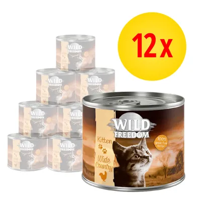 12 lattine Wild Freedom Kitten Wide Country, ricetta 100% grain-free, immagine di un gattino sulla confezione. Testo visibile: 'Kitten', 'Wide Country', '100% grain-free recipe'.