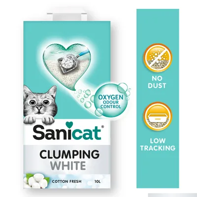 Sanicat Clumping White kattsand, Cotton Fresh, 10L. Text: OXYGEN ODOUR CONTROL, NO DUST, LOW TRACKING. Bild på katt och skopa med kattsand.