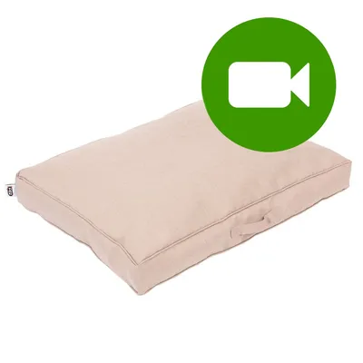 Odtwórz film prezentujący beżowe legowisko prostokątne z uchwytem po boku. Kliknij tutaj, aby obejrzeć wideo produktu. Odtwórz film prezentujący beżowe legowisko prostokątne z uchwytem po boku. Kliknij tutaj, aby obejrzeć wideo produktu.