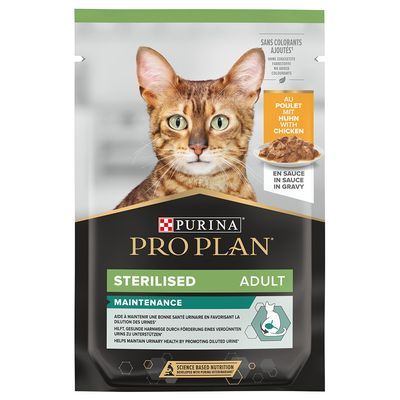 Purina Pro Plan Sterilised Adult kattenvoer met kip in saus. Tekst: 'Sans colorants ajoutés', 'En sauce', 'Maintenance', 'Helps maintain urinary health by promoting diluted urine'.