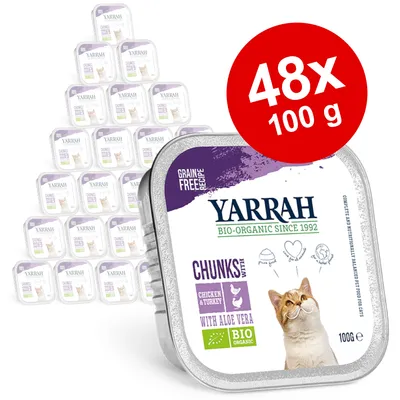 Yarrah BIO-ORGANIC SINCE 1992, CHUNKS WITH CHICKEN & TURKEY WITH ALOE VERA, BIO ORGANIC, viljaton resepti, 48 x 100 g kissanruoka annospakkauksissa. Kuvassa kissa ja tuotetiedot.