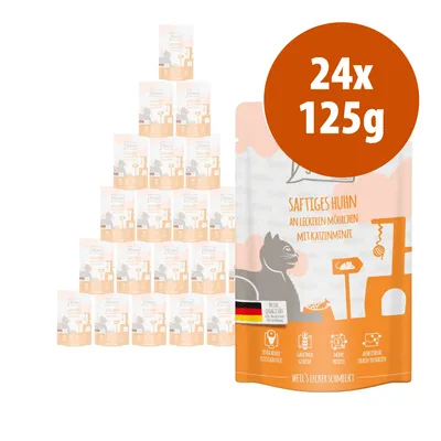 Confezione multipla di 24 buste da 125 g ciascuna, visibile testo tedesco: Saftiges Huhn an leckeren Möhrchen mit Katzenminze. Grafica con gatto e simboli informativi.