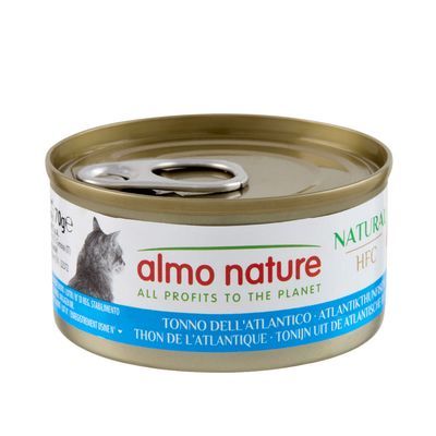 almo nature HFC NATURAL kattenvoer, tonijn uit de Atlantische Oceaan. Tekst: ALL PROFITS TO THE PLANET. Blik met afbeelding van kat.