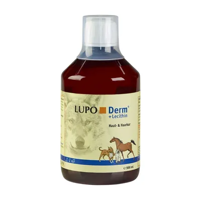 Butelka 500 ml z etykietą LUPO Derm + Lecithin, Haut- & Haarkur; ilustracje psa, kota i konia na etykiecie. Widoczny wilk w tle.