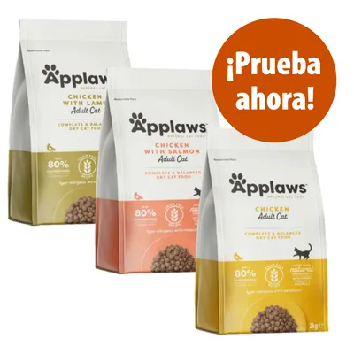 Tres bolsas de pienso Applaws para gatos adultos: Chicken with Lamb, Chicken with Salmon y Chicken. Texto visible: 80 % animal protein, grain free recipe, ¡Prueba ahora!