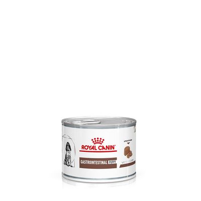 Burk med våtfoder, text: Royal Canin Gastrointestinal Puppy. Bild på hund och foderbitar synliga på etiketten.
