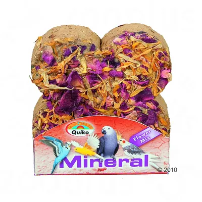 Bloques minerales Quiko Flower Mix para aves, con pétalos visibles y texto: Mineral. Imagen de periquitos y loros en el envase. Bloques minerales Quiko Flower Mix para aves, con pétalos visibles y texto: Mineral. Imagen de periquitos y loros en el envase.