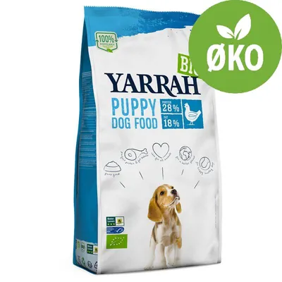Yarrah Puppy Dog Food, protein 28 %, fedt 18 %, ØKO-mærke, 100 % recyclable, billede af hvalp på posen. Synlige certifikater: Beter Leven og EU-økologi.