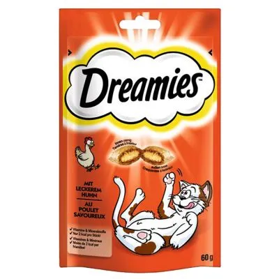 Упаковка Dreamies, 60 г, с изображением курицы и кошки, текст: MIT LECKEREM HUHN, AU POULET SAVOUREUX. Видны кусочки лакомства и список преимуществ на немецком и французском языках. Упаковка Dreamies, 60 г, с изображением курицы и кошки, текст: MIT LECKEREM HUHN, AU POULET SAVOUREUX. Видны кусочки лакомства и список преимуществ на немецком и французском языках.