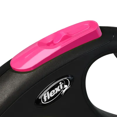 Flexi Hundeleine mit schwarzem Griff und pinkem Schieberegler, Markenlogo sichtbar.