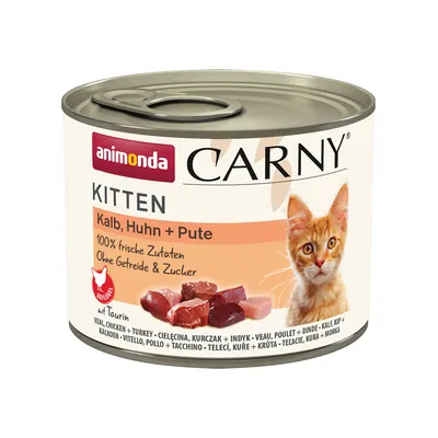 Animonda Carny Kitten kalv, kylling og kalkun. 100% friske ingredienser, uden korn og sukker. Med taurin. Dåse med kødstykker vist.
