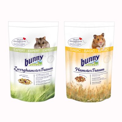 Två förpackningar Bunny Nature hamsterfoder: 'ZwergHamster' och 'HamsterTraum'. Stor orange cirkel med texten 'Prova nu!'. Synlig tysk text på båda förpackningarna.