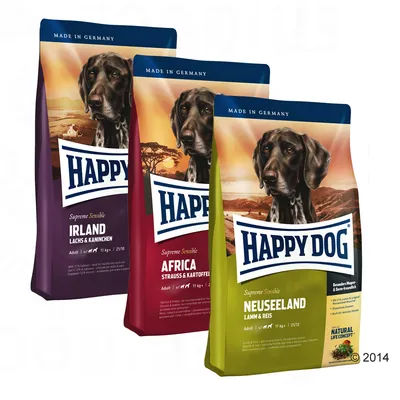 Tre påsar Happy Dog hundfoder: Irland (lax & kanin), Africa (struis & potatis), Neuseeland (lamm & ris). Texten 'Made in Germany' synlig på alla förpackningar.