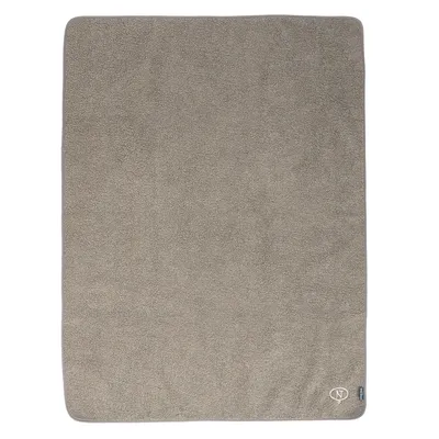 Nomad Tales Blush Vodotěsná plyšová deka šedohnědá - L 140 x B 105 cm