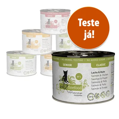 Várias latas de comida para gatos catz finefood SENIOR CLASSIC, visível variedade Salmão & Frango. Texto em destaque: 'Teste já!'. Várias latas de comida para gatos catz finefood SENIOR CLASSIC, visível variedade Salmão & Frango. Texto em destaque: 'Teste já!'.