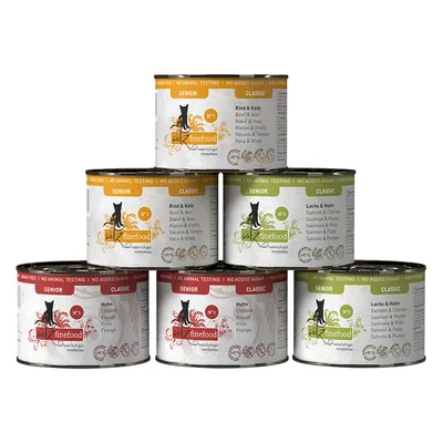 Lot de 6 boîtes Cat Finefood Senior Classic pour chat, variétés visibles : bœuf & veau, saumon & poulet, poulet. Textes visibles : sans céréales, sans tests sur animaux, sans sucre ajouté.