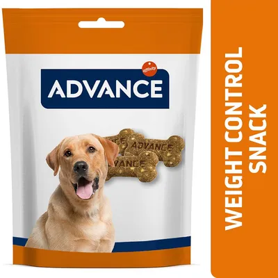 Emballage de friandises pour chien Advance, biscuits en forme d’os avec texte « ADVANCE », mention visible : Weight Control Snack. Marque Affinity.