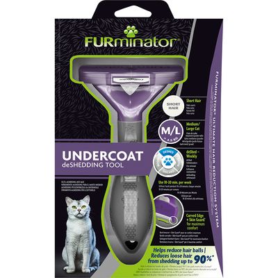 FURminator Undercoat deShedding Tool, rövid szőrű, közepes/nagy macskáknak (M/L, 4,5+ kg), heti használat, segít csökkenteni a szőrhullást akár 90%-kal. Lila-fekete eszköz csomagolásban.