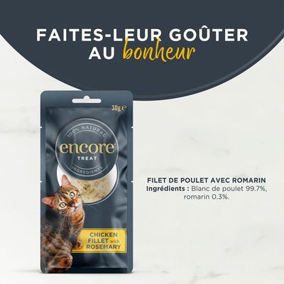 Sachet de 30 g encore Treat, 100% natural ingredients, Chicken Fillet with Rosemary, avec photo d’un chat sur l’emballage.