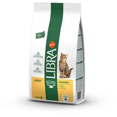 Karma dla kotów Libra Adult Chicken, 1,5 kg. Widoczne napisy: strong teeth & bones, healthy digestion, vitamins & minerals, no artificial. Zdjęcie kota na opakowaniu.