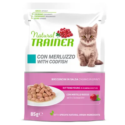 Natural Trainer, bouchées en sauce pour chaton avec merlu et canneberge, 85 g. Sans colorants, conservateurs ni arômes. Pour chatons 1–12 mois. Texte en italien et anglais visible.