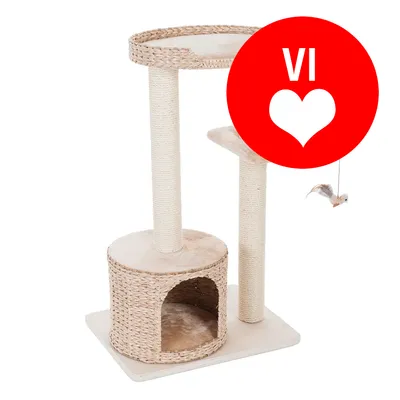 Kradsestativ med to sisalstolper, hule i flet, to liggeplatforme og hængende legetøjsfugl. Rød cirkel med teksten 'VI' og et hjerte synlig øverst til højre.