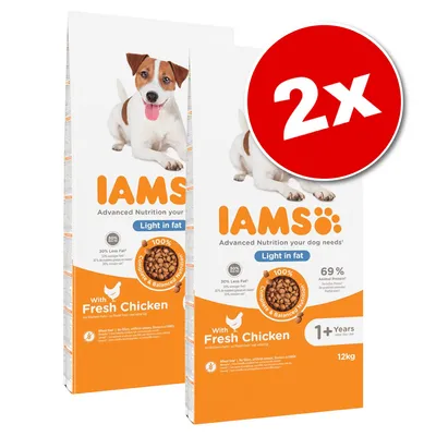 Lot de 2 sacs IAMS Light in fat pour chien adulte, 12 kg chacun, avec poulet frais. Texte visible : 69 % protéines animales, 30 % moins de matières grasses, 100 % nutrition complète.
