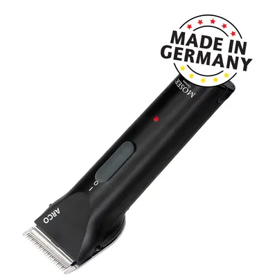 Strojček na strihanie Moser Arco, čierny, s nápisom MADE IN GERMANY v hornej časti obrázka.
