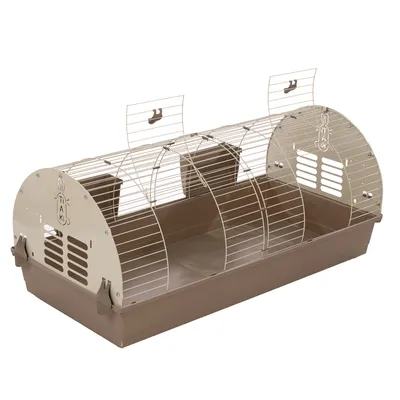 Kleindierenkooi met bruine kunststof bak en metalen traliewanden, twee kleppen bovenop, ventilatiesleuven aan de zijkant. Logo 'Taki' zichtbaar aan de voorkant.