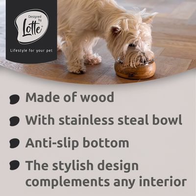 Ciotola per alimenti in legno con ciotola interna in acciaio inox, incisione 'Designed by Lotte' visibile all'esterno.