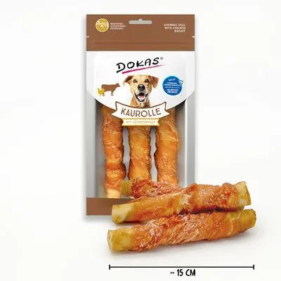 DOKAS Kaurolle met kippenborst, verpakking met drie kauwrollen en losse rollen zichtbaar, lengte circa 15 cm. Tekst op verpakking: 'Kaurolle mit Hühnerbrust'.