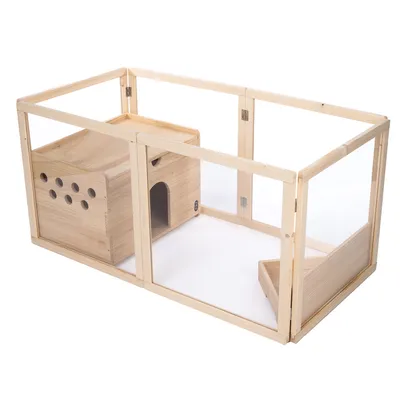 Houten ren met plexiglazen wanden, geïntegreerd huisje met ventilatiegaten en ingang, plus een helling. Geschikt voor kleine dieren.