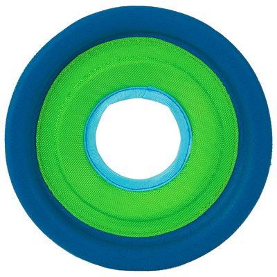 Rond speelgoed van groene en blauwe stof met een gat in het midden, geschikt voor gooi- en vangspellen.