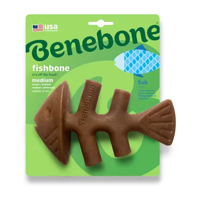 Benebone fishbone medium, saveur poisson, pour chiens de moins de 27 kg. Texte visible : usa made & sourced, it's off the hook!, fish, savour poisson.