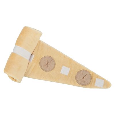 Leksak i form av en gul ostbit av tyg med påsydda cirklar och kvadrater, lämplig för lek eller mys.