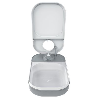 Distributore automatico di cibo grigio con coperchio aperto, meccanismo rotante rotondo e ciotola per alimenti rettangolare.