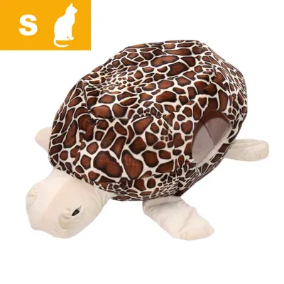 Kattehule i form af en skildpadde med brun og hvid mønstret stofskal, åbning i siden. Gul firkant med hvidt S og katteikon øverst til venstre. Kattehule i form af en skildpadde med brun og hvid mønstret stofskal, åbning i siden. Gul firkant med hvidt S og katteikon øverst til venstre.