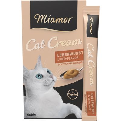 Miamor Cat Cream пастет с вкус на черен дроб, стимулира метаболизма, с мащерка, 6x16 г. Изображение на крем върху лъжица и котка.