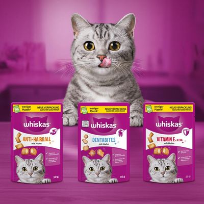 Whiskas Snacks mit Huhn: Anti-Hairball 50g, Dentabites 40g, Vitamin E-Xtra 50g. Neue Verpackung mit 60% weniger Plastik, gleicher Geschmack.