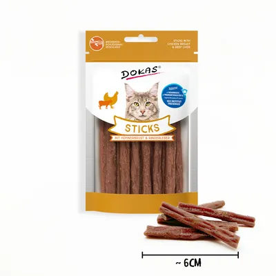 Dokas Sticks med kycklingbröst och nötköttlever, återförslutningsbar förpackning, testad av SGS Institut Fresenius, stavarna cirka 6 cm långa.