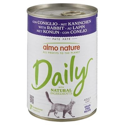 Almo Nature Daily Paté con coniglio, adult cat, with natural ingredients, grain free recipe. Testo in inglese e italiano visibile sulla confezione.