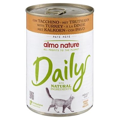 Almo Nature Daily Paté con tacchino, adult cat, grain free recipe, with natural ingredients. Testo in inglese e italiano visibile sulla confezione.