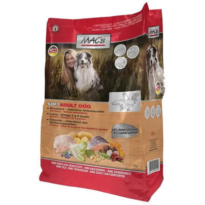 MAC's Soft Adult Dog, poloměkké krmivo s borůvkami, lososem a čekankou. 68 % kuře, 6 % losos. Bez umělých aromat, kostní moučky, přidaného cukru, sóji, testování na zvířatech a barviv.