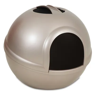 Maison pour chat ou petit animal en forme de sphère, entrée arrondie à l’avant, structure en plastique beige, ouverture sur le dessus visible.