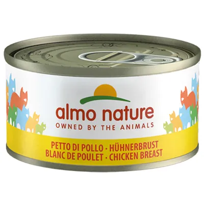 Almo Nature konzerva s kuřecím prsem. Text: Petto di Pollo, kuřecí prso, Blanc de Poulet, Chicken Breast. Logo se slunečním motivem a barevnými siluetami koček.